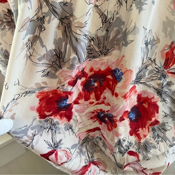 Cabi Blouse 100% Silk #399 Gray Red Poppy Floral Flower Fairy Top Oversized - Picture 12 of 12